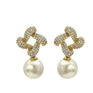 أقراط مربعة أنيقة مرصعة باللؤلؤ للنساء